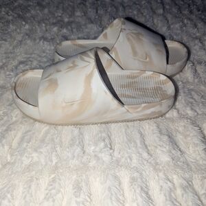 Nike Women’s Slides/Sandals – Size 9 – Neutral Marble / Beige – Comfort Slip-On